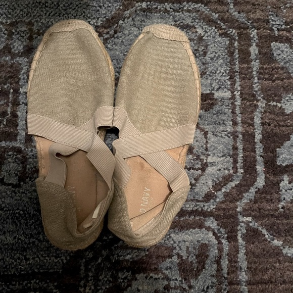 Old Navy Shoes - Cute comfy flats